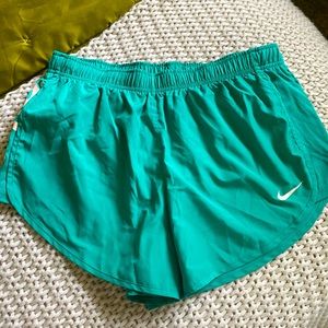 nike green athletic shorts XL no lining